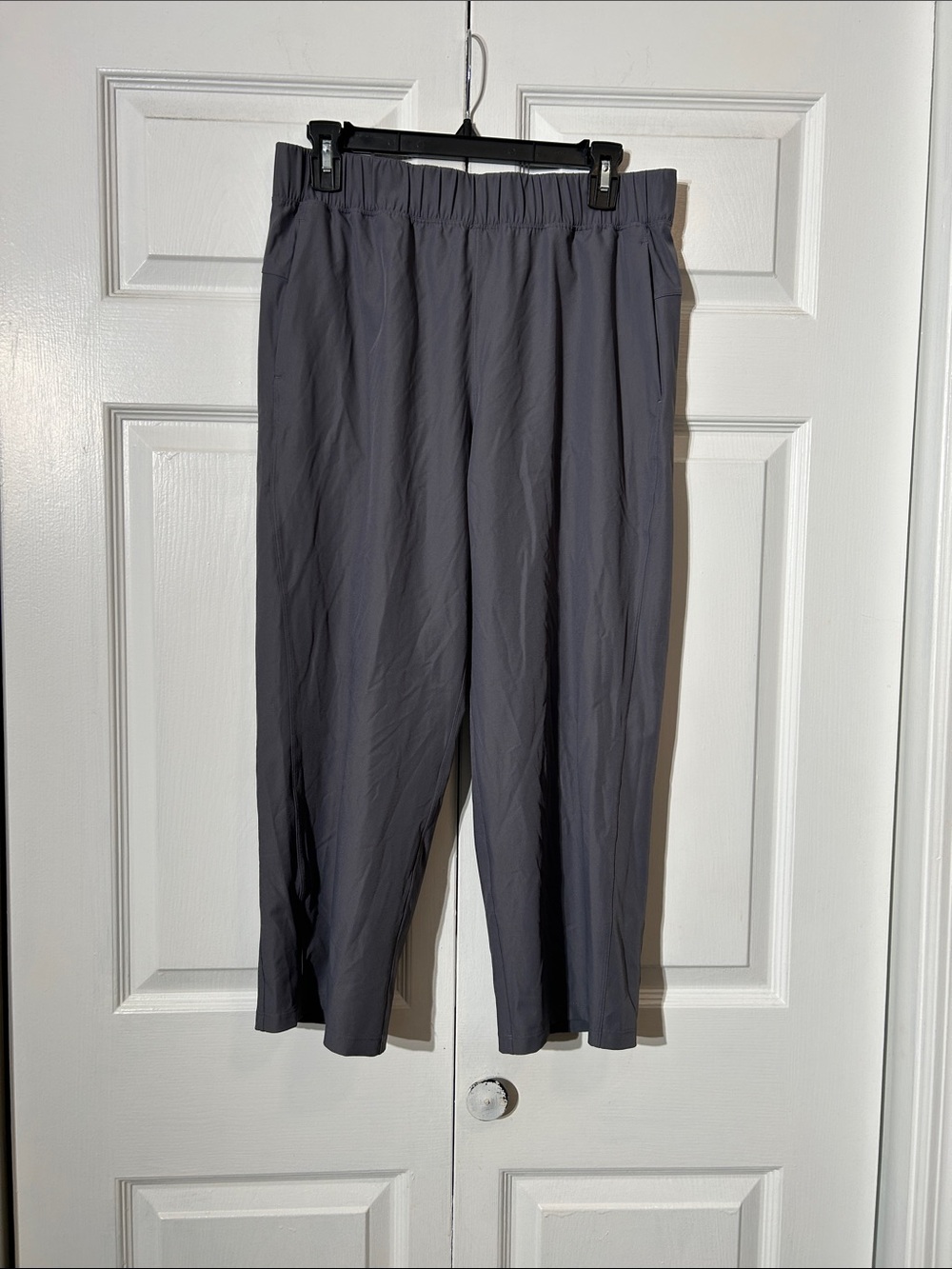 Lululemon Women’s Size 8 Capri pants Gray